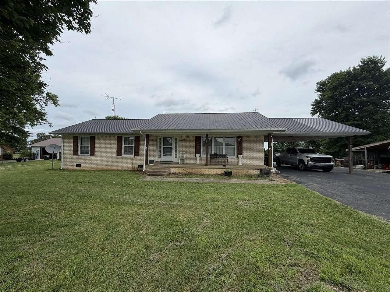 3 Acres of Land with Home for Sale in Smiths Grove, Kentucky