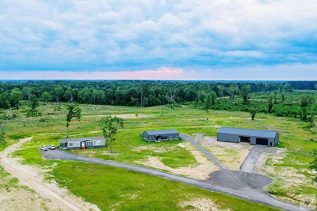 25 Acres of Land with Home for Sale in Texarkana, Arkansas