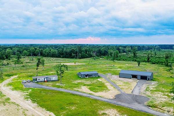 25 Acres of Land with Home for Sale in Texarkana, Arkansas