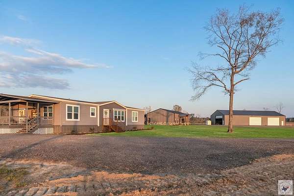 25 Acres of Land with Home for Sale in Texarkana, Arkansas
