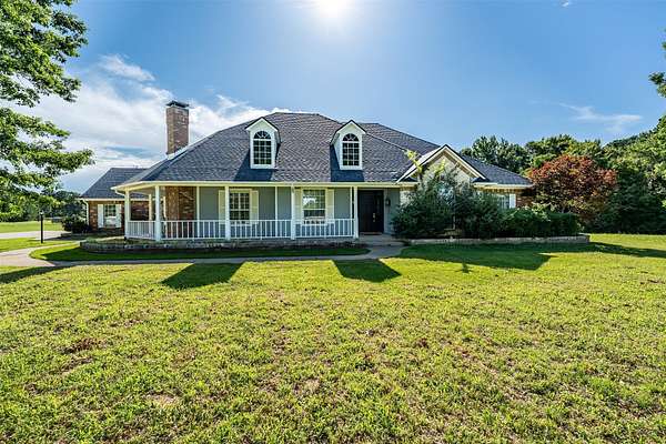 6 Acres of Land with Home for Sale in Flint, Texas