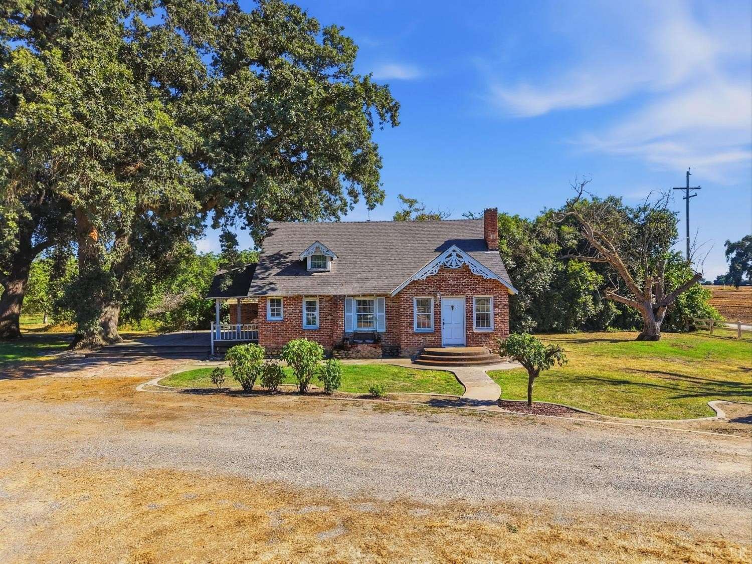 57.5 Acres of Land with Home for Sale in Laton, California