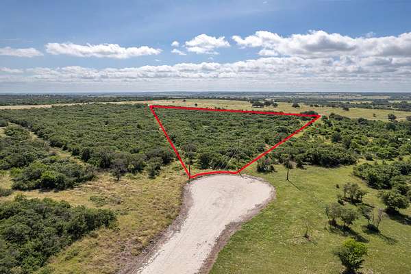10 Acres of Land for Sale in Hamilton, Texas