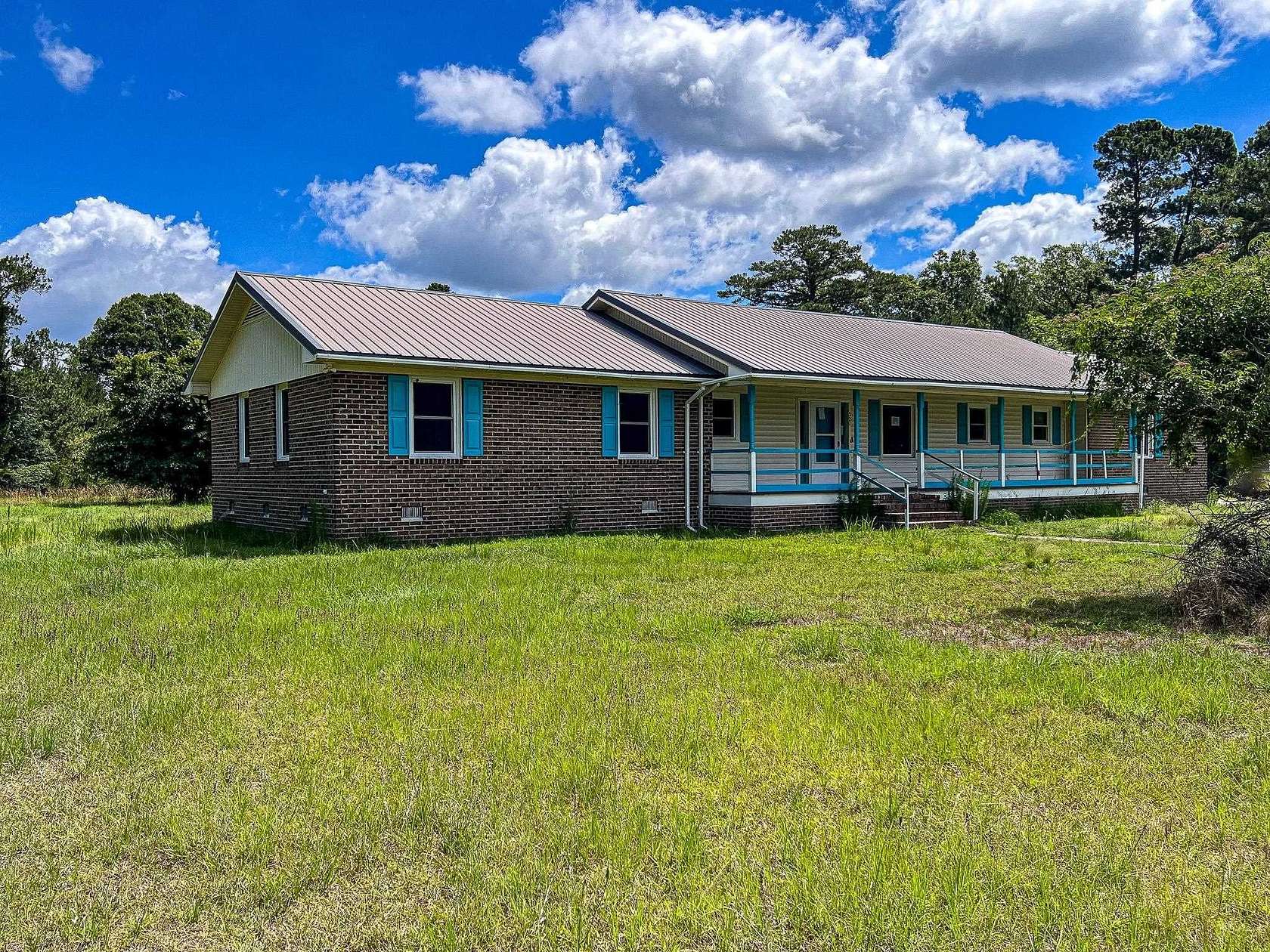 9.7 Acres of Land with Home for Sale in Hemingway, South Carolina