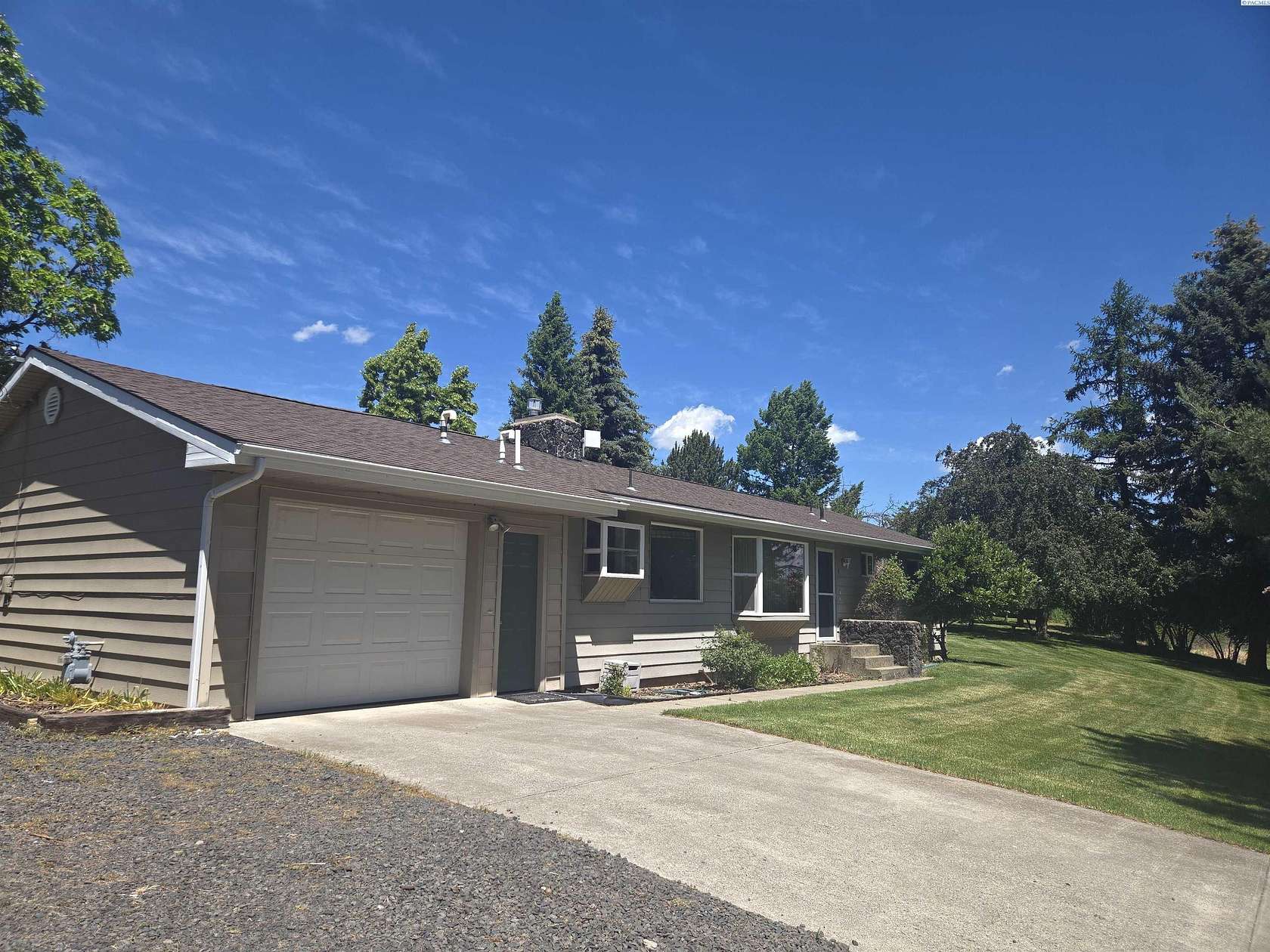 5.3 Acres of Land with Home for Sale in Palouse, Washington