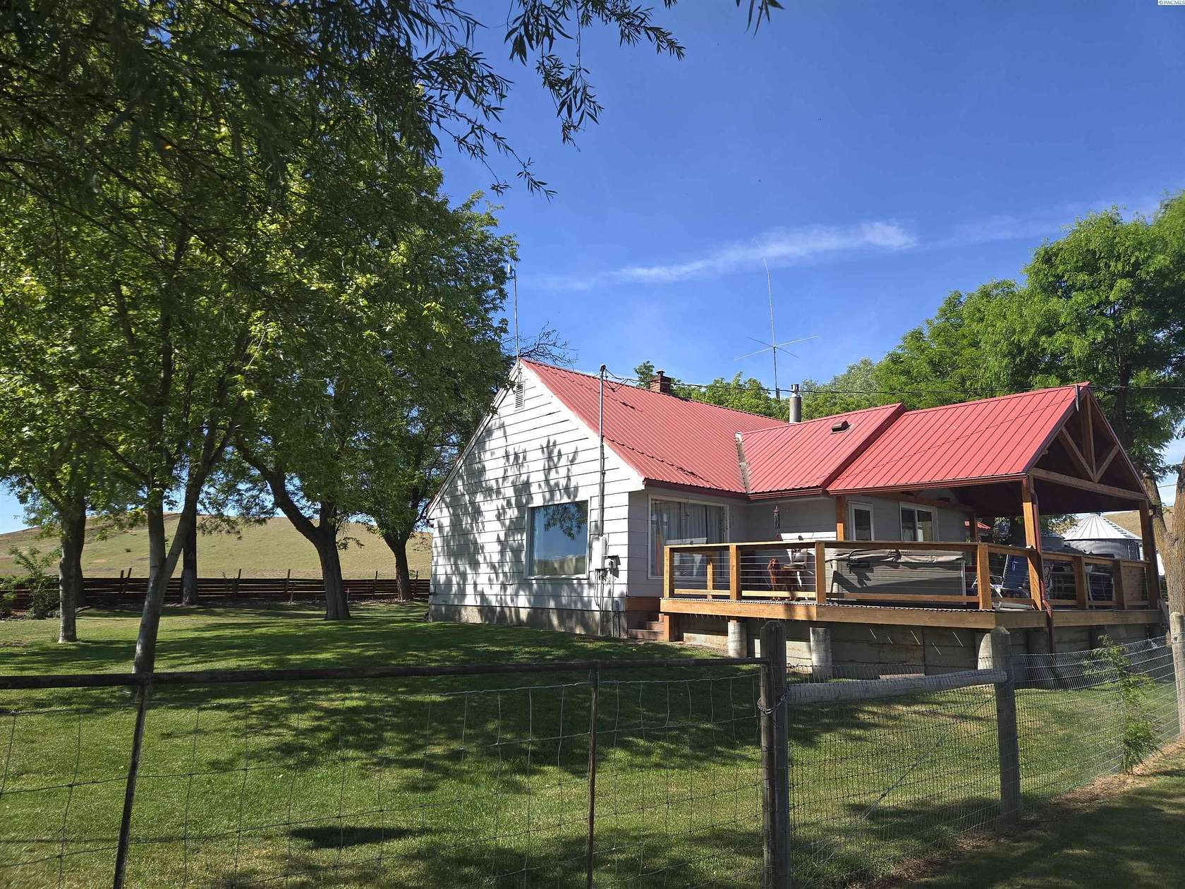 17.5 Acres of Land with Home for Sale in LaCrosse, Washington