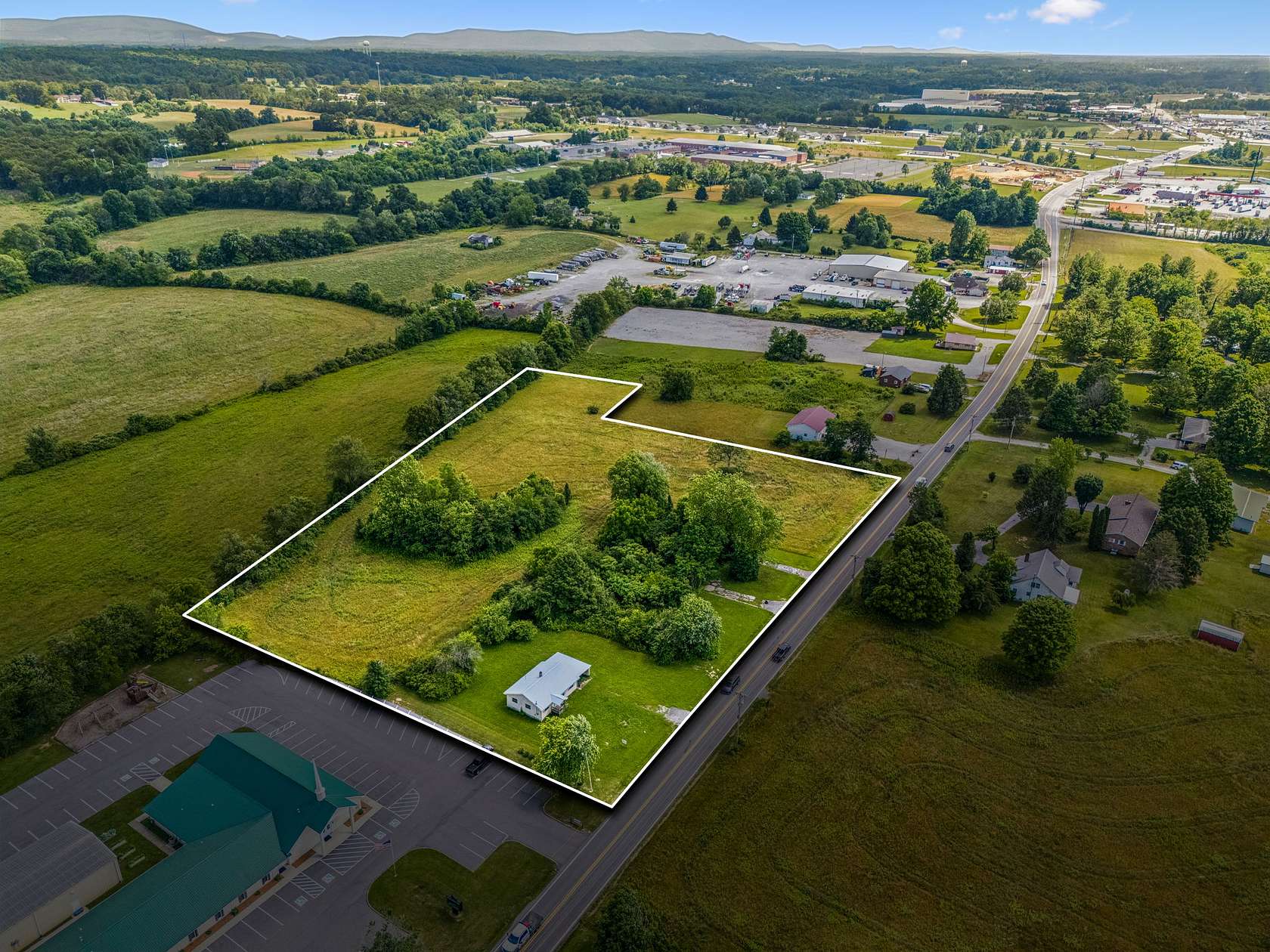 5 Acres of Mixed-Use Land for Sale in Crossville, Tennessee