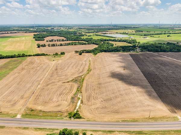 10 Acres of Residential Land for Sale in Hillsboro, Texas