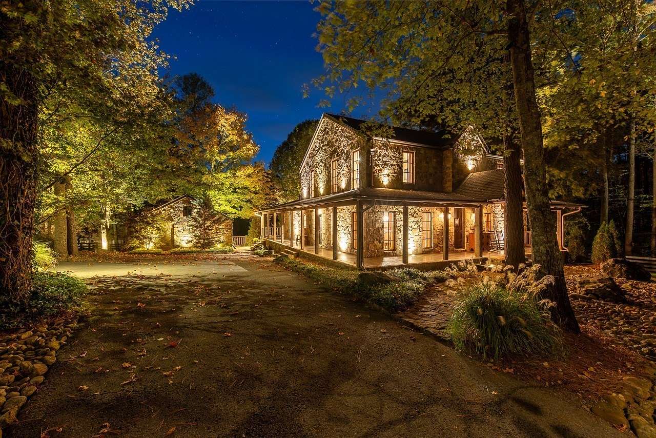 5.32 Acres of Land with Home for Sale in Franklin, Tennessee