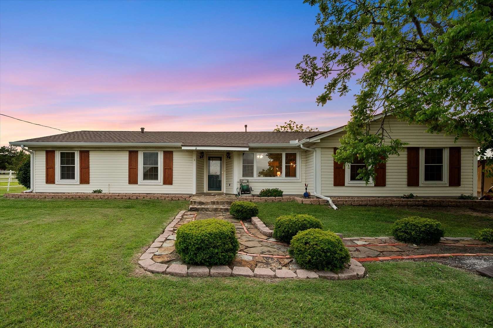6.23 Acres of Land with Home for Sale in Corsicana, Texas