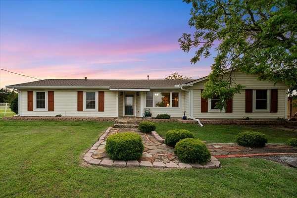 6.23 Acres of Land with Home for Sale in Corsicana, Texas