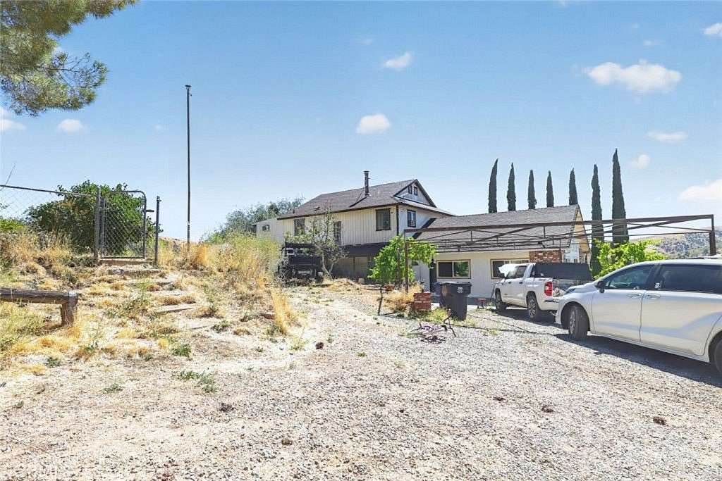 1.64 Acres of Land with Home for Sale in Lebec, California