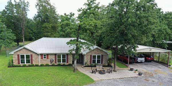 10.3 Acres of Land with Home for Sale in Fairfield, Texas