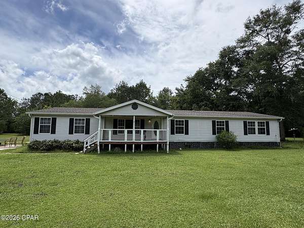 5.5 Acres of Land with Home for Sale in Vernon, Florida