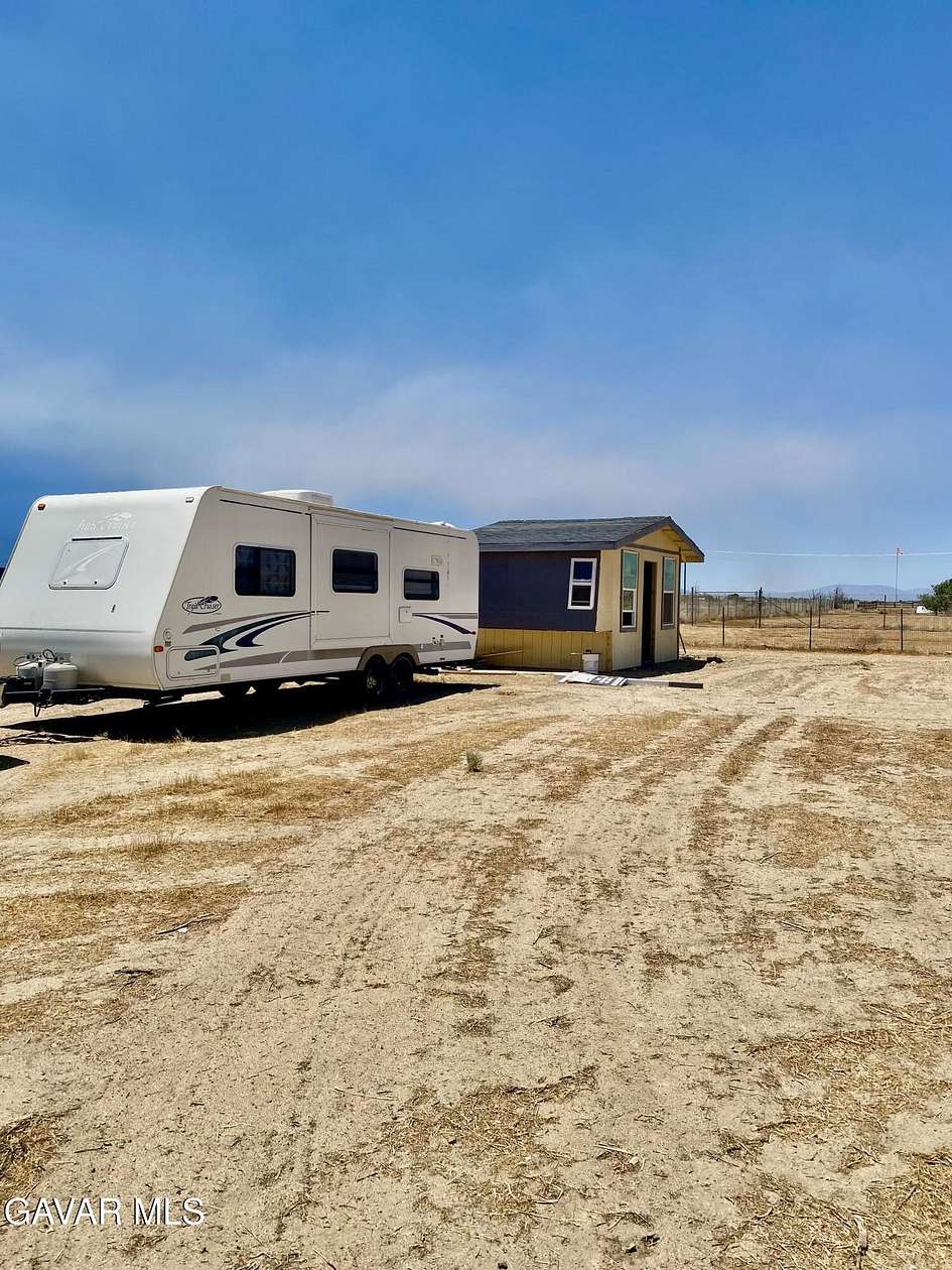 1.25 Acres of Residential Land for Sale in Rosamond, California