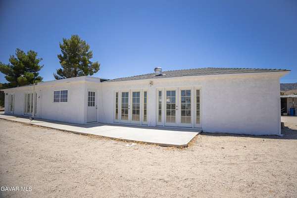 5 Acres of Land with Home for Sale in Llano, California