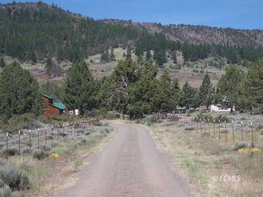 19.5 Acres of Land with Home for Sale in Lakeview, Oregon