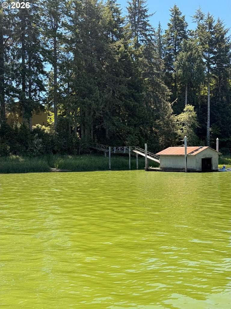 10.3 Acres of Land with Home for Sale in Lakeside, Oregon