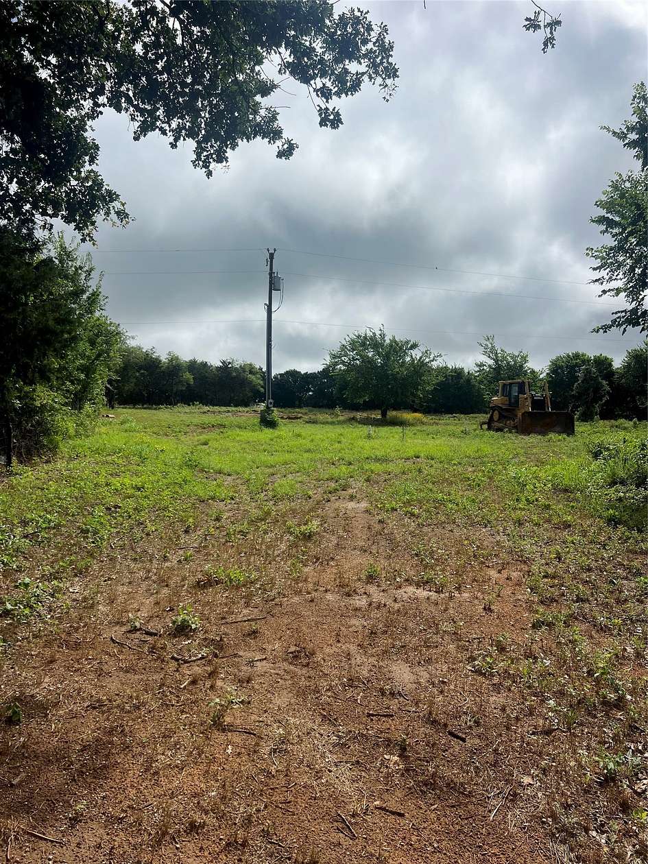 8.15 Acres of Residential Land for Sale in Grandview, Texas