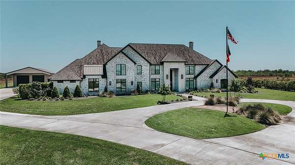 51 Acres of Recreational Land with Home for Sale in Victoria, Texas