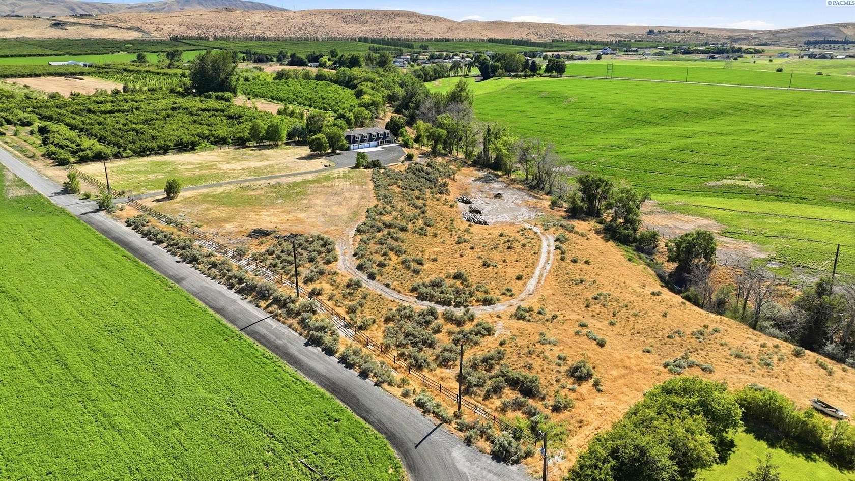 7.14 Acres of Land with Home for Sale in Kennewick, Washington