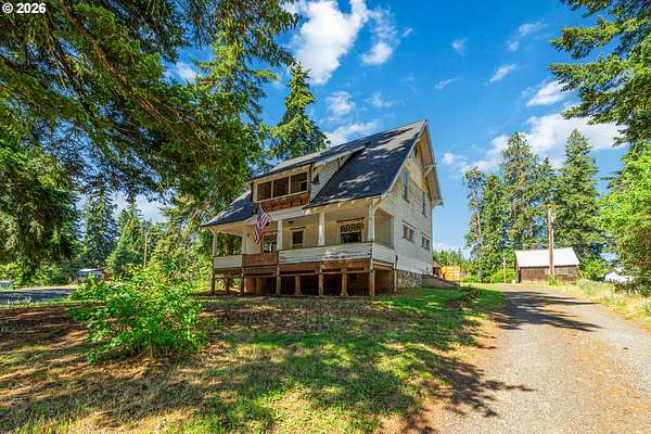 10.5 Acres of Land with Home for Sale in White Salmon, Washington