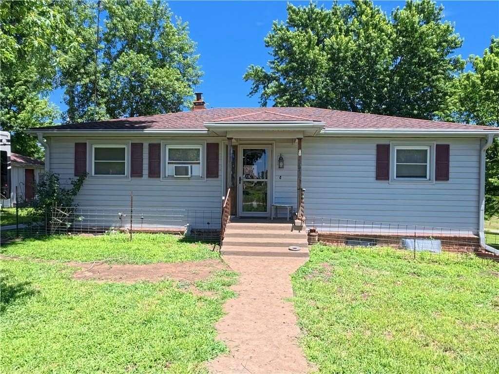 9.5 Acres of Land with Home for Sale in Pomona, Kansas