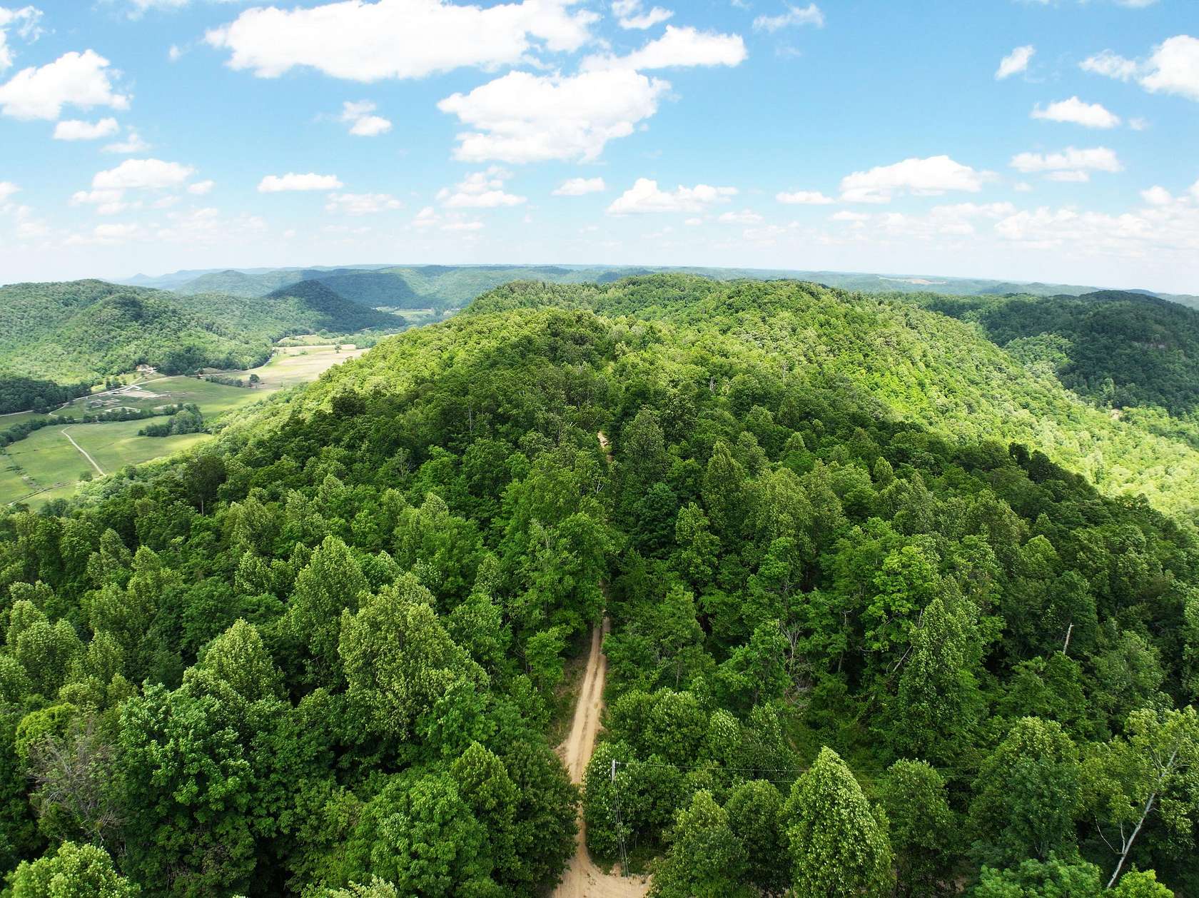 70 Acres of Recreational & Residential Land for Sale in Irvine, Kentucky