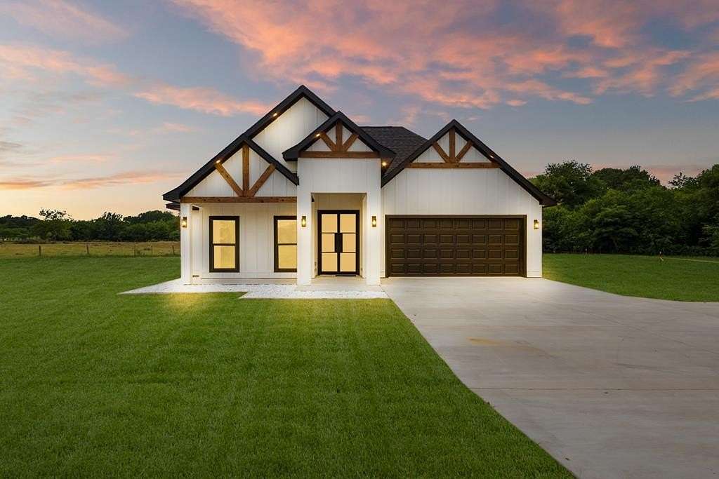 2.6 Acres of Land with Home for Sale in Canton, Texas