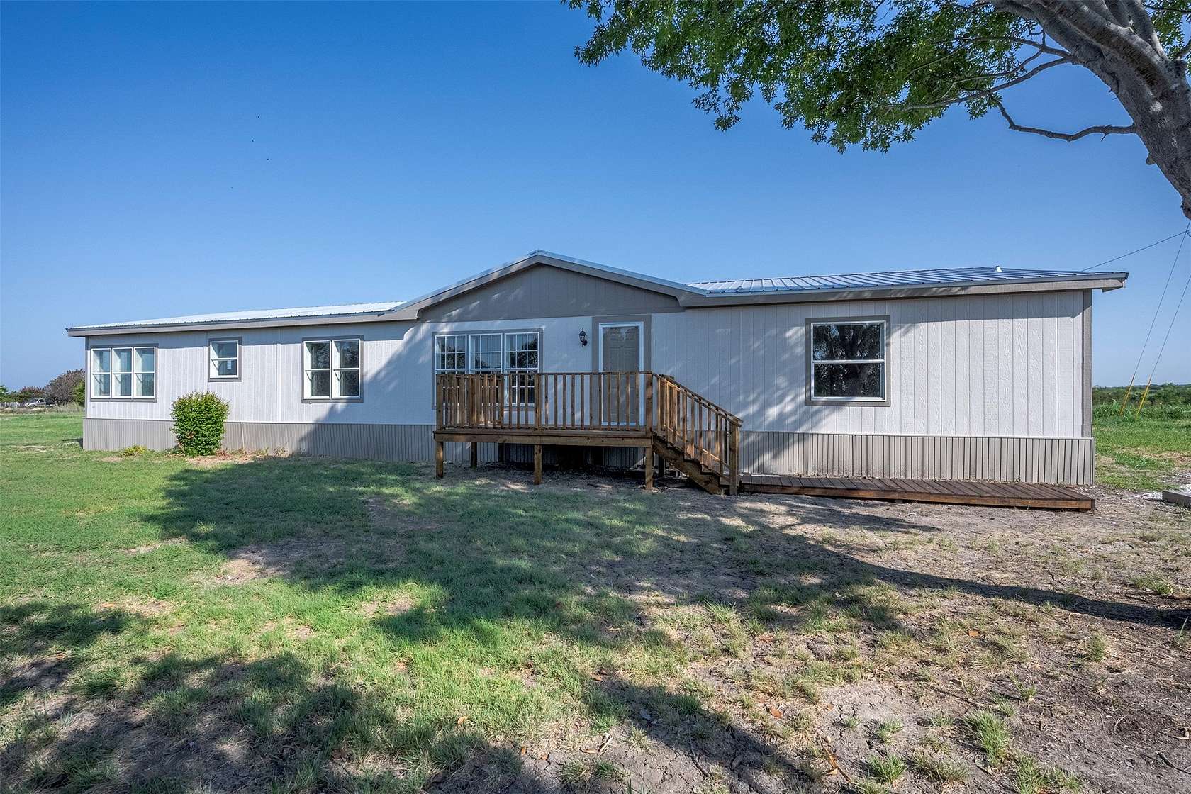 5.59 Acres of Land with Home for Sale in Granbury, Texas