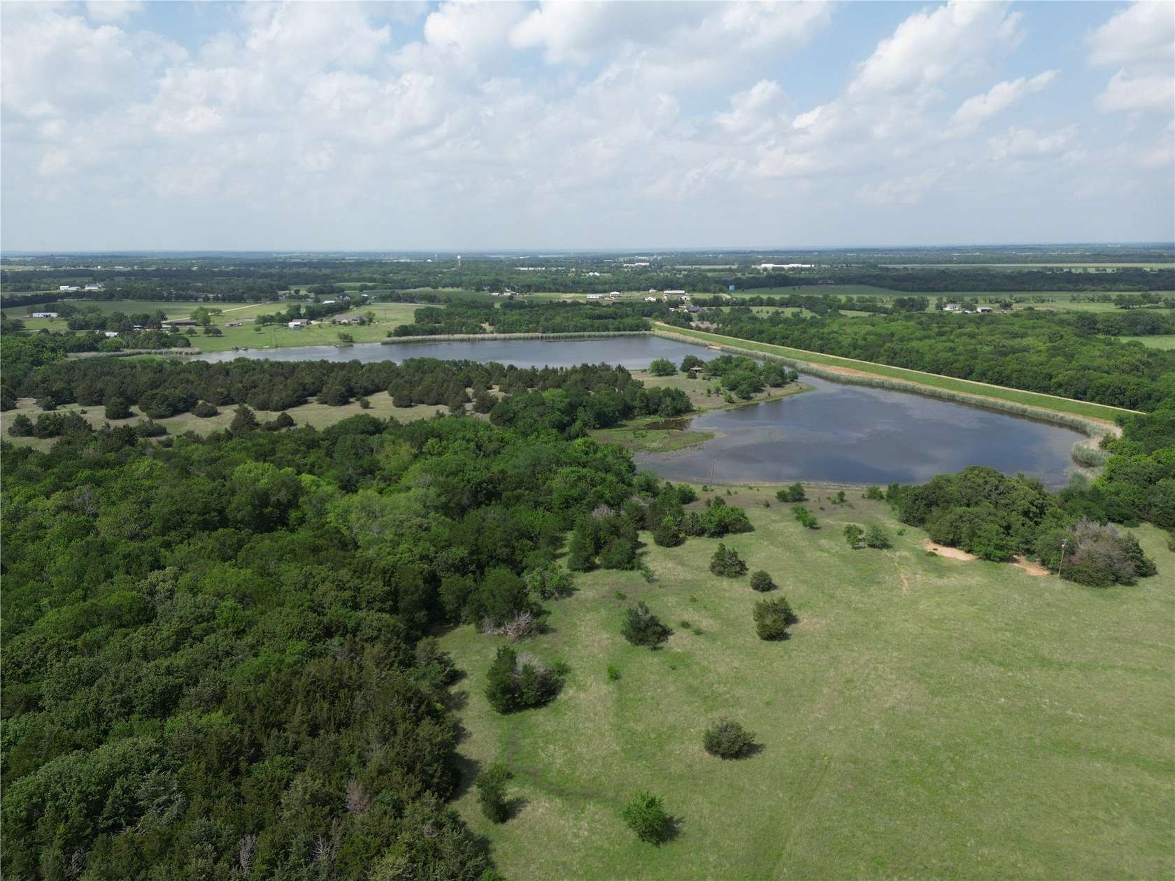 226 Acres of Land for Sale in Savoy, Texas