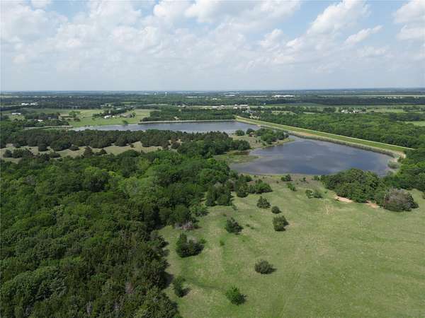 226 Acres of Land for Sale in Savoy, Texas