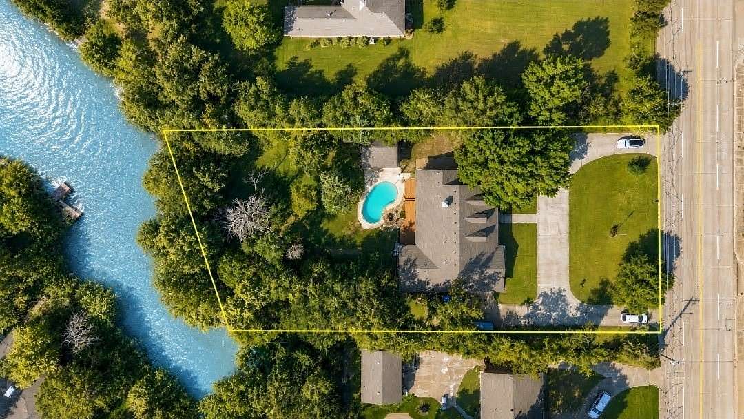 1.1 Acres of Land with Home for Sale in Mesquite, Texas