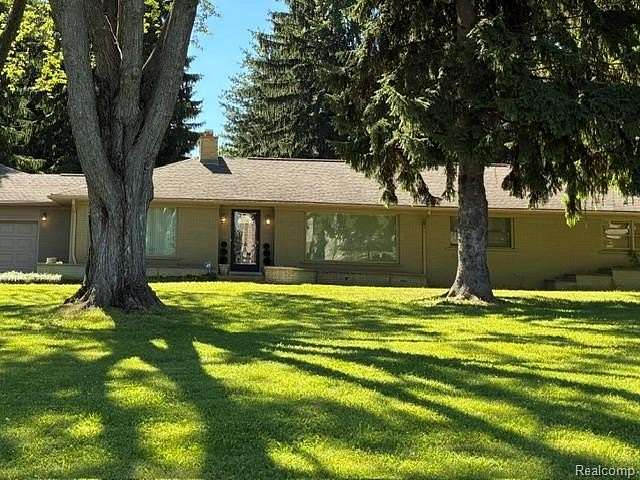 1.6 Acres of Land with Home for Sale in Bloomfield Hills, Michigan