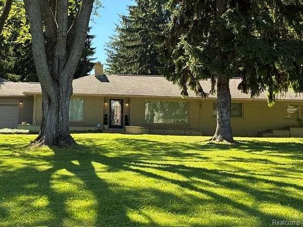 1.6 Acres of Land with Home for Sale in Bloomfield Hills, Michigan