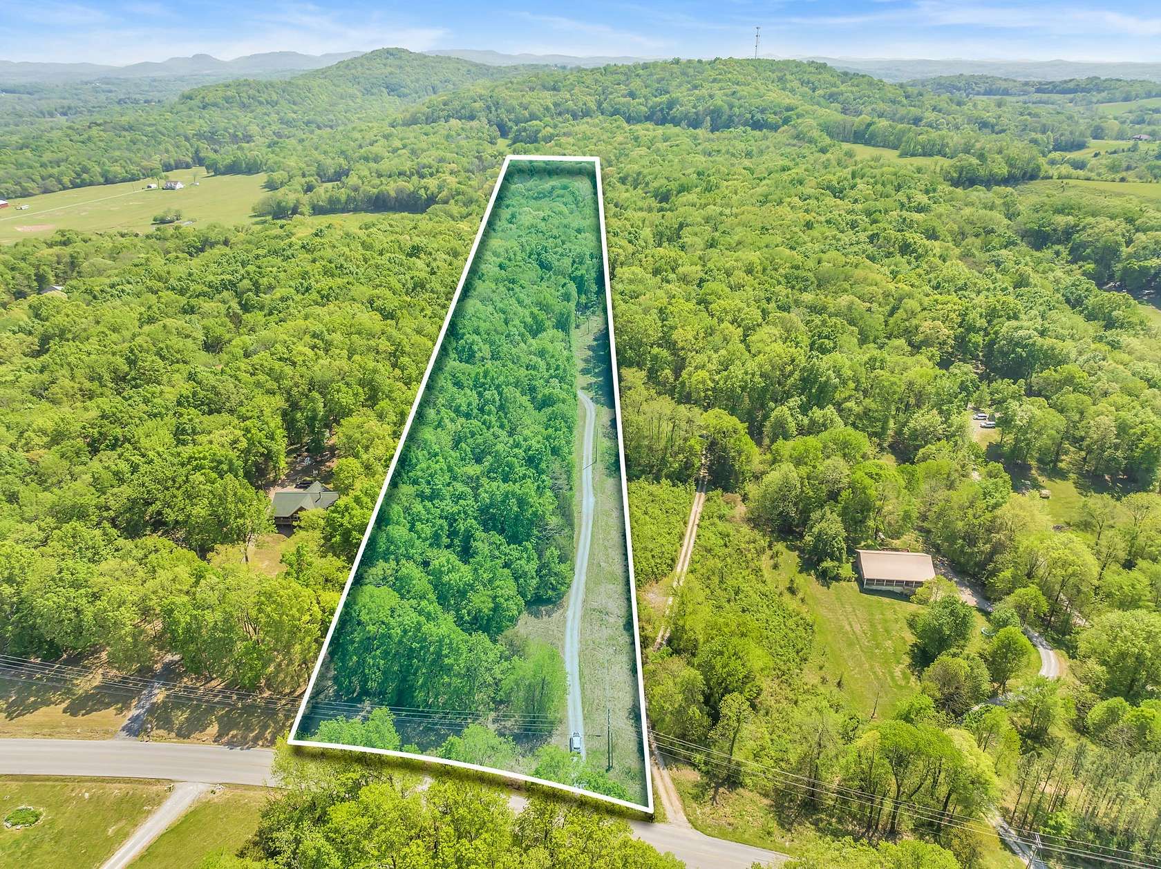 10.1 Acres of Land with Home for Sale in Watertown, Tennessee