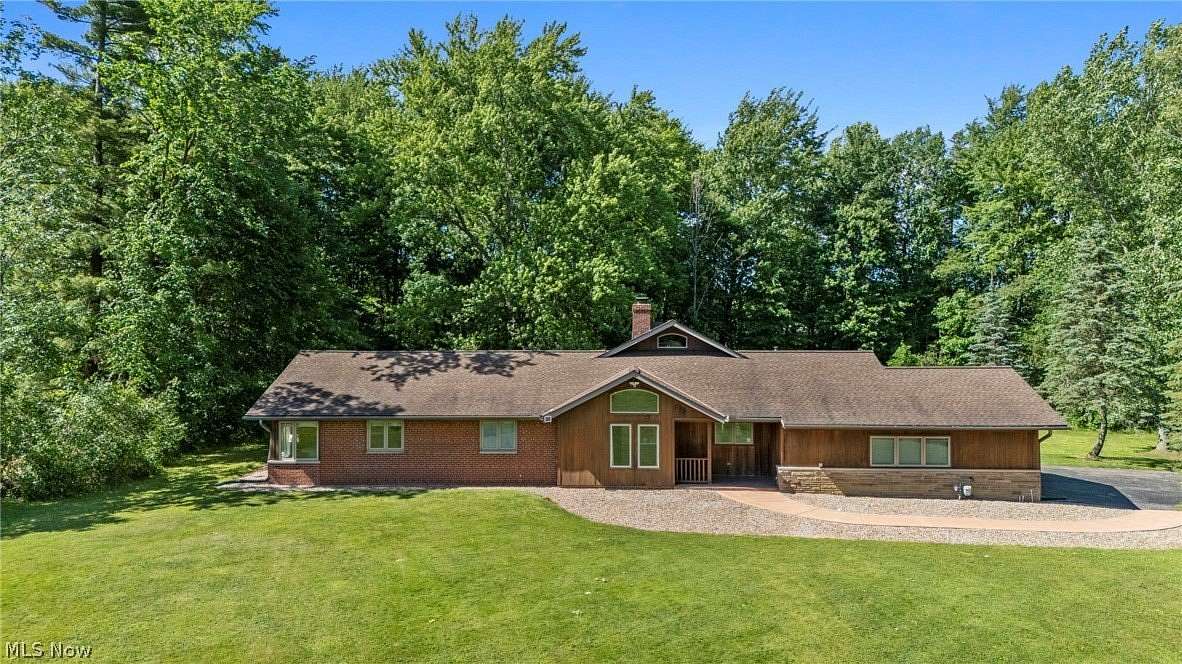 2.2 Acres of Land with Home for Sale in Moreland Hills, Ohio