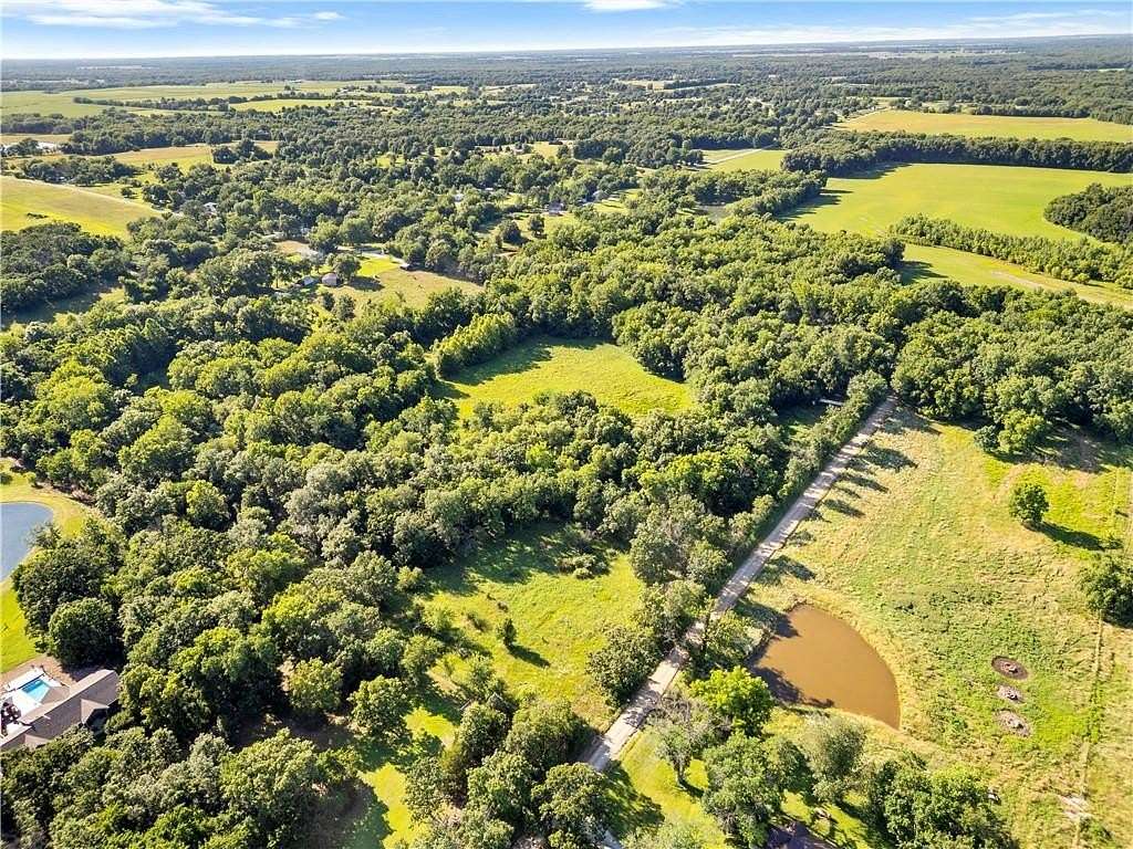 13.4 Acres of Recreational & Residential Land for Sale in Nevada, Missouri