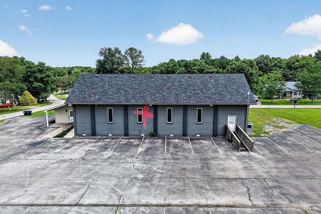 1.55 Acres of Improved Mixed-Use Land for Sale in Smithville, Tennessee