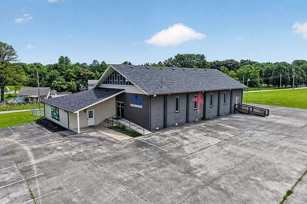 1.55 Acres of Improved Mixed-Use Land for Sale in Smithville, Tennessee
