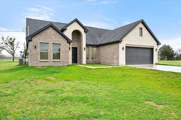 2.66 Acres of Land with Home for Sale in Barry, Texas