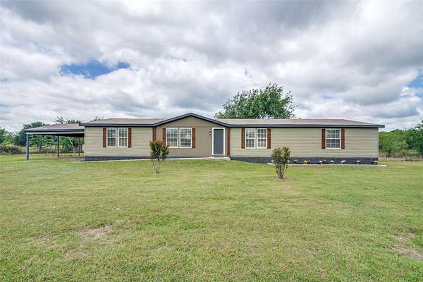 1.5 Acres of Land with Home for Sale in Kemp, Texas