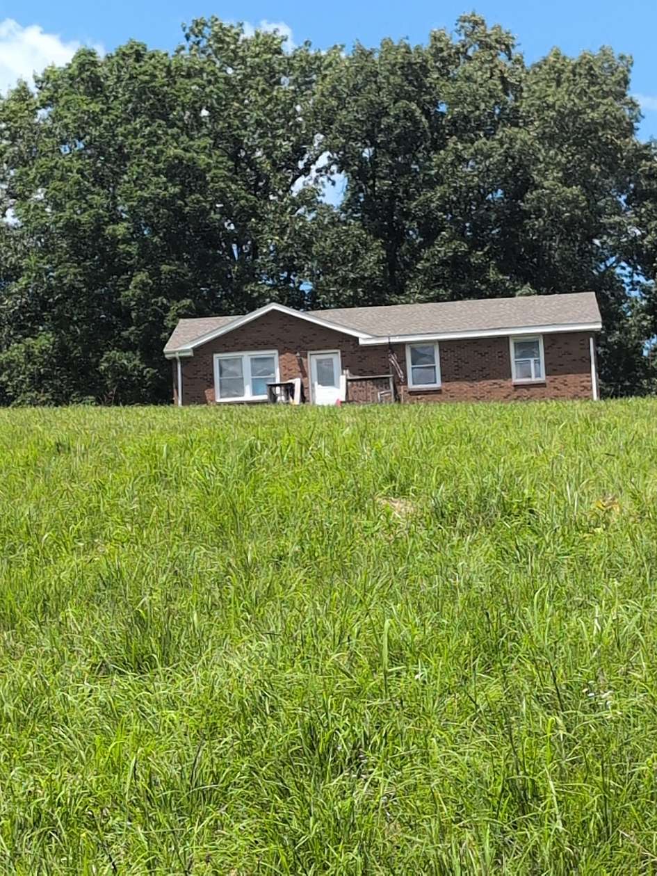 18 Acres of Land with Home for Sale in Indian Mound, Tennessee