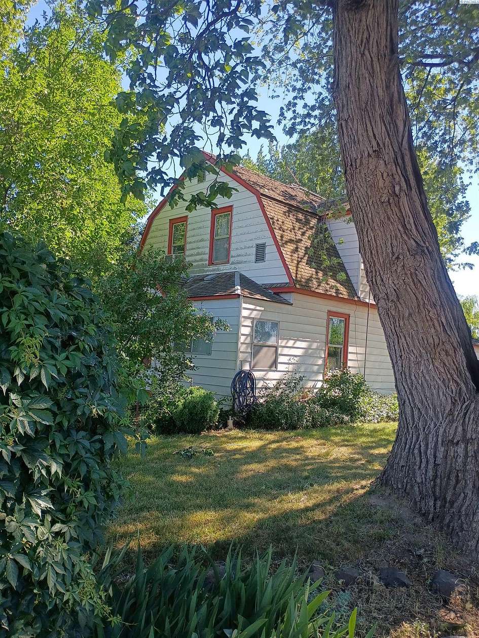 1.76 Acres of Improved Mixed-Use Land for Sale in Sunnyside, Washington