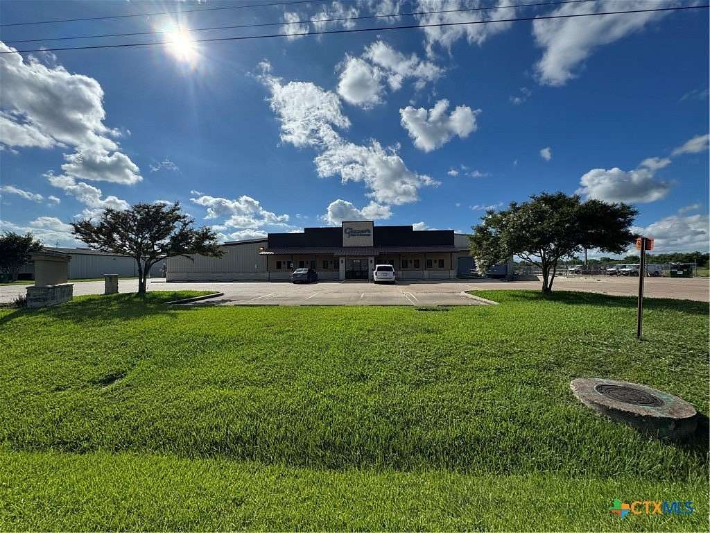 11 Acres of Improved Land for Sale in Victoria, Texas