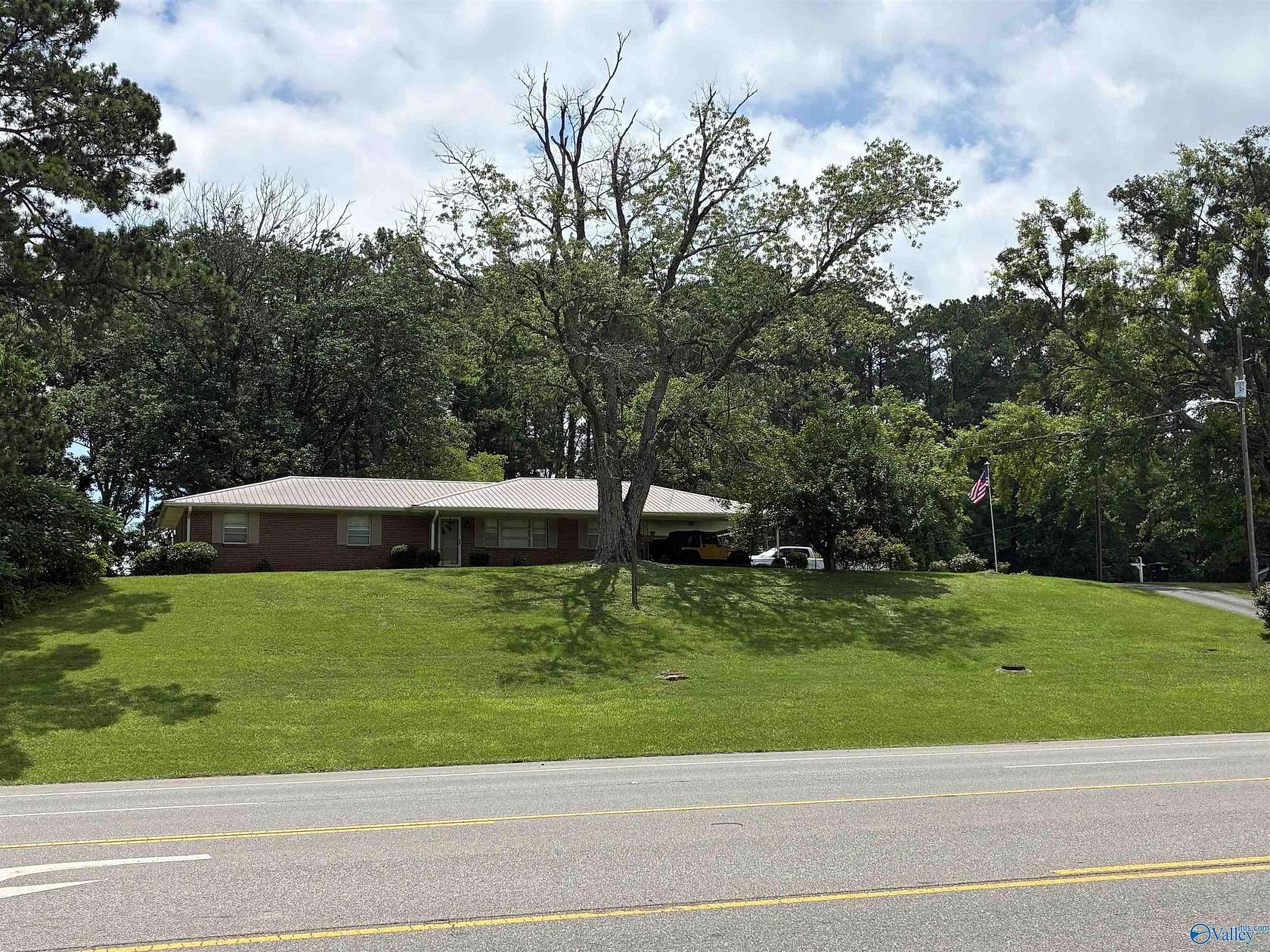 1.5 Acres of Land with Home for Sale in Gadsden, Alabama
