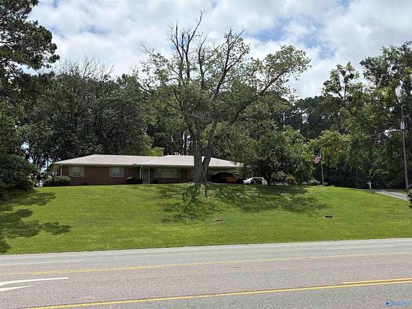 1.5 Acres of Land with Home for Sale in Gadsden, Alabama