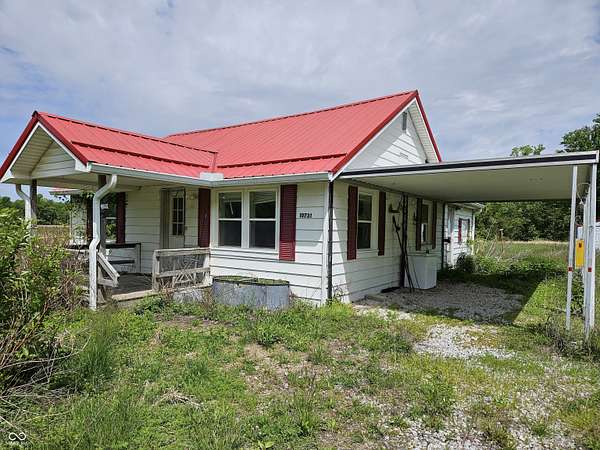 4.1 Acres of Land with Home for Sale in Bowling Green, Indiana