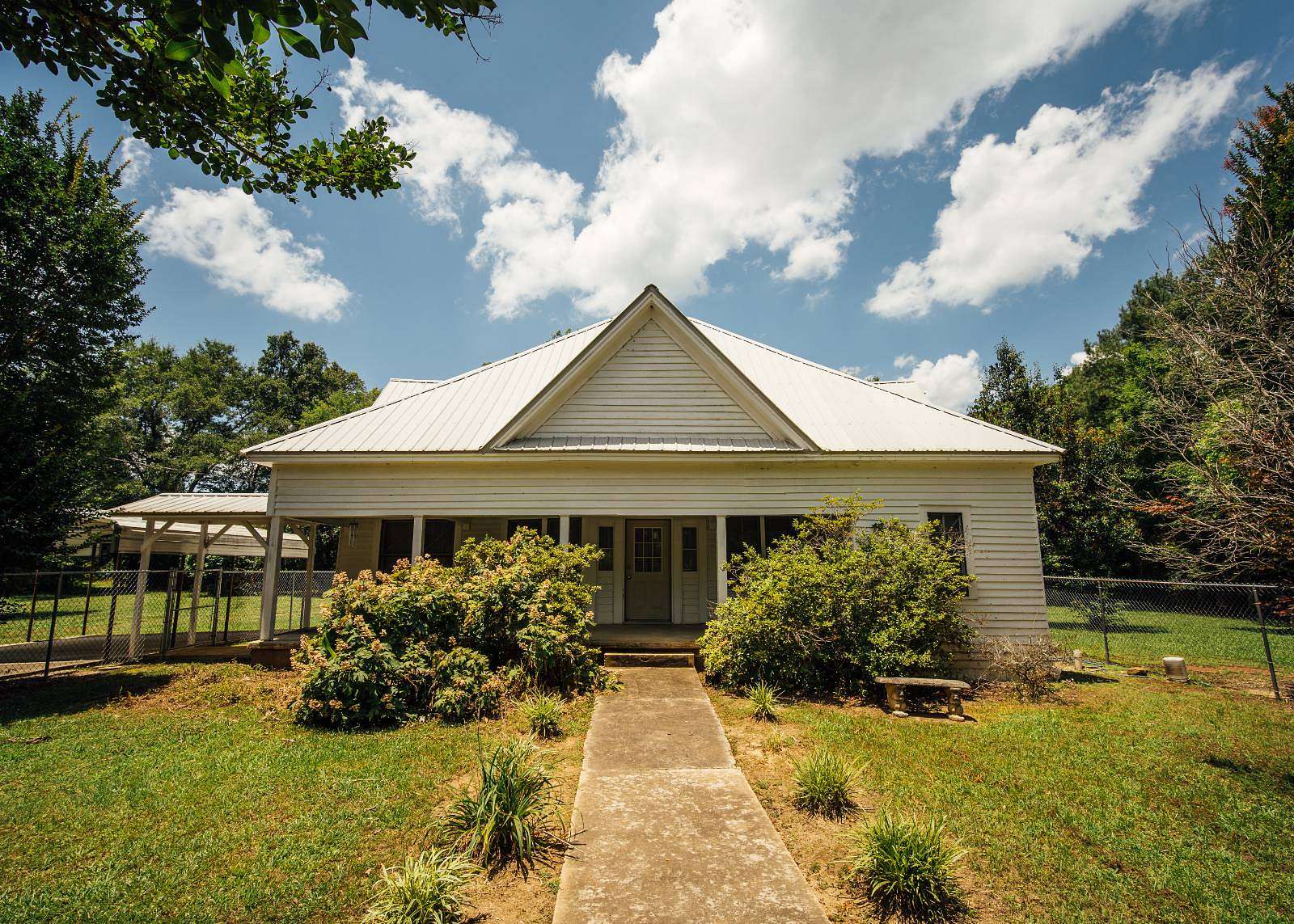 340 Acres of Land with Home for Sale in Preston, Mississippi