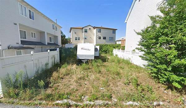 0.05 Acres of Residential Land for Sale in Staten Island, New York